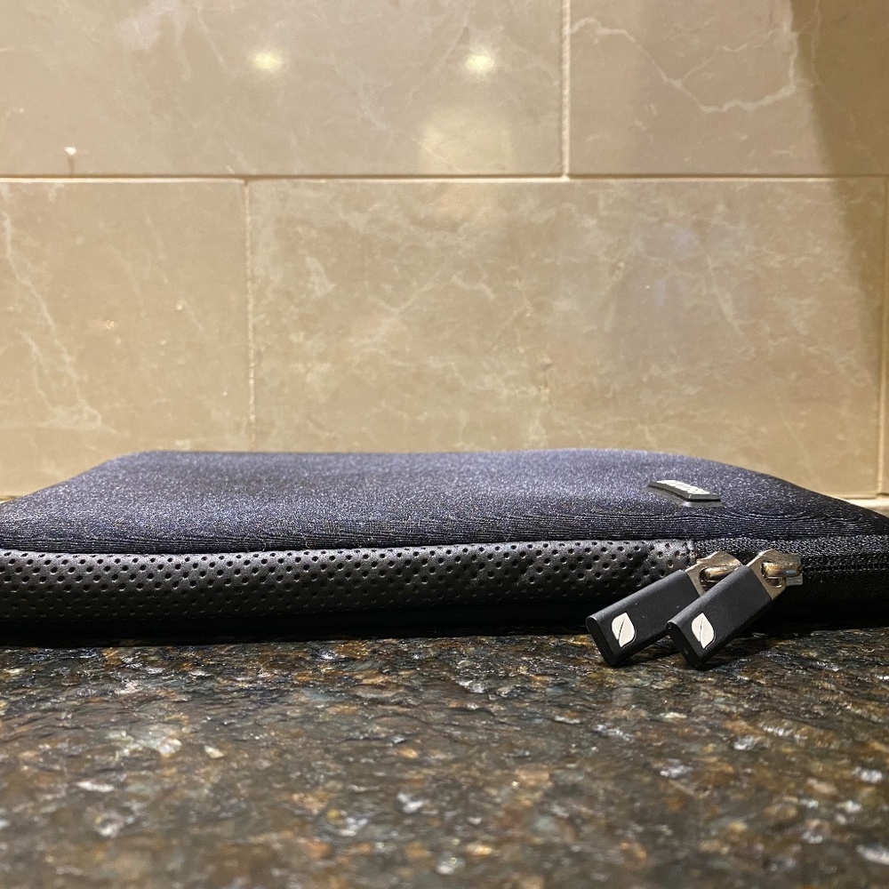 Incase neoprene device protector - Picture 6 of 10